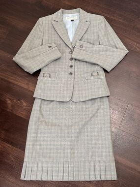 Tahari Arthur S. Levine Gray Plaid Pleated Skirt Suit Set 2P